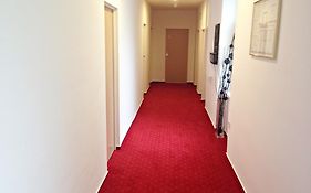 Red Carpet Rooms